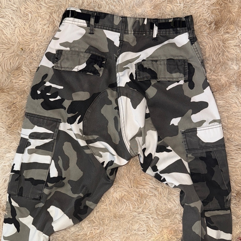 Rothco Camouflage Cargo Pants - S - Picture 6 of 6